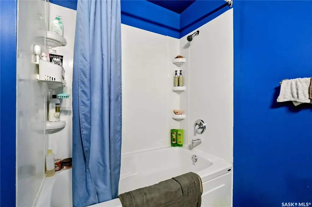 714 Delaronde Crescent Saskatoon SK S7J 3Z8