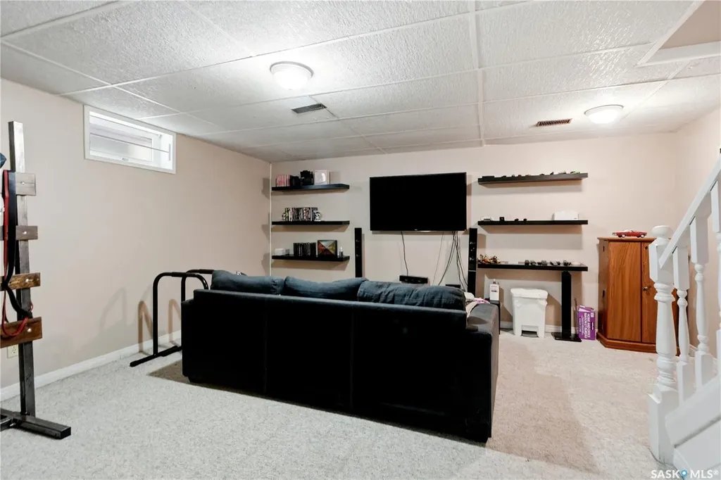 714 Delaronde Crescent Saskatoon SK S7J 3Z8