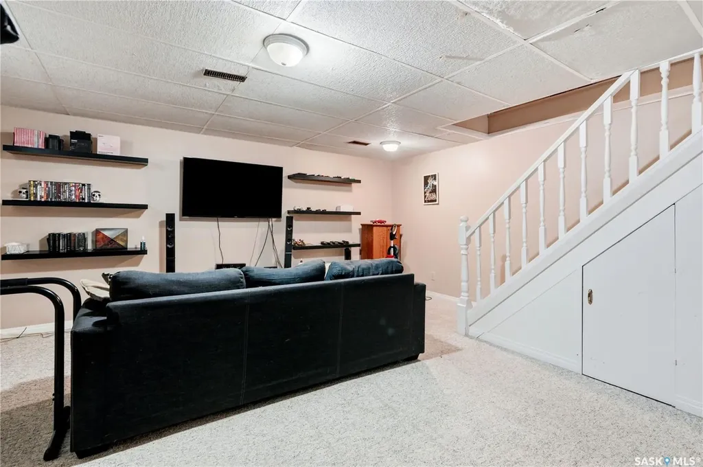 714 Delaronde Crescent Saskatoon SK S7J 3Z8