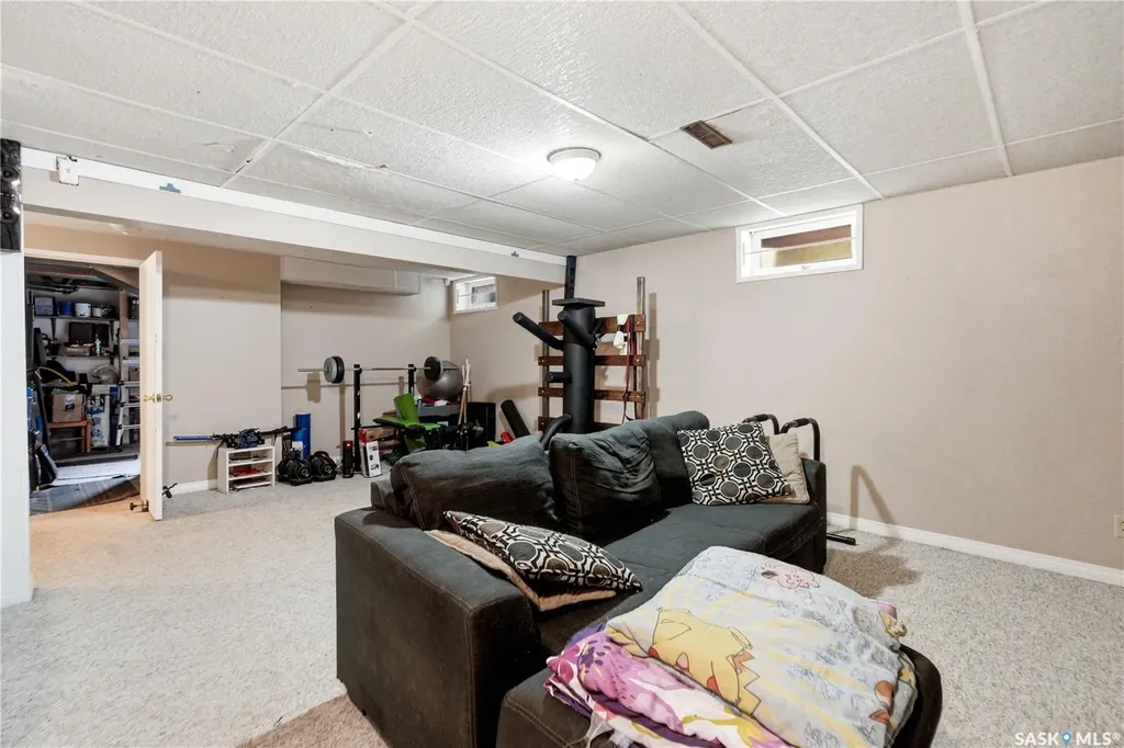 714 Delaronde Crescent Saskatoon SK S7J 3Z8