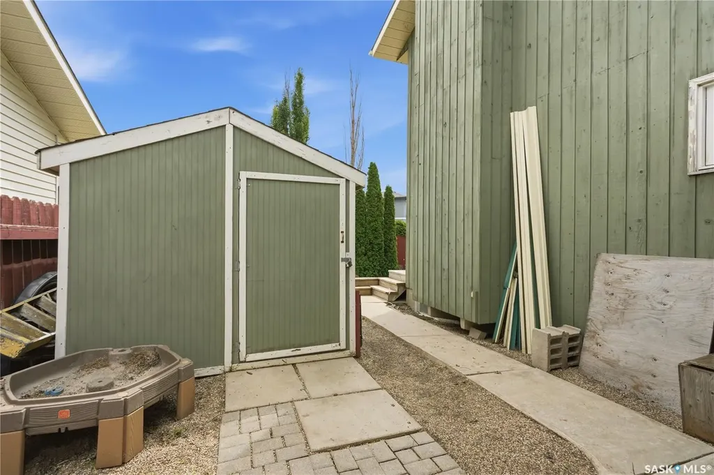 714 Delaronde Crescent Saskatoon SK S7J 3Z8