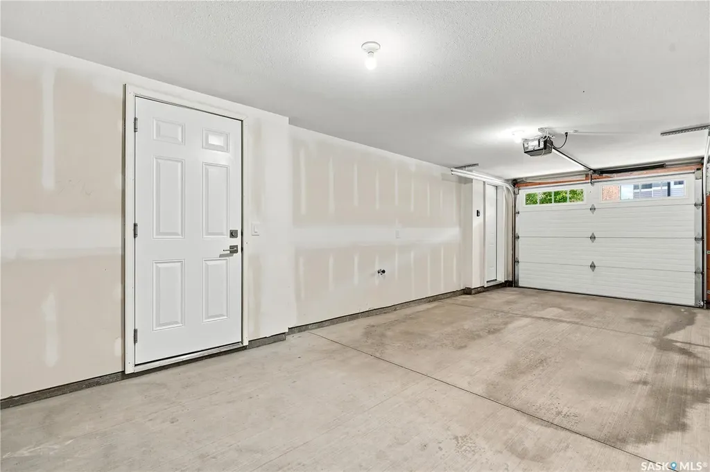 315 Dickson Crescent Saskatoon SK S7T 0Z1