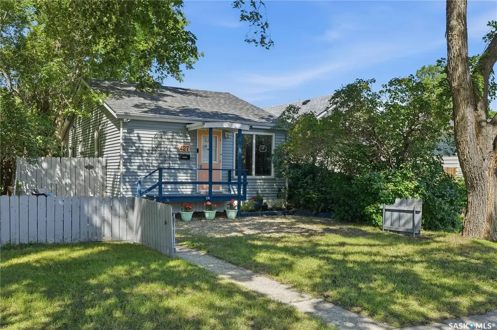 427 K Avenue N Saskatoon SK S7L 2M5