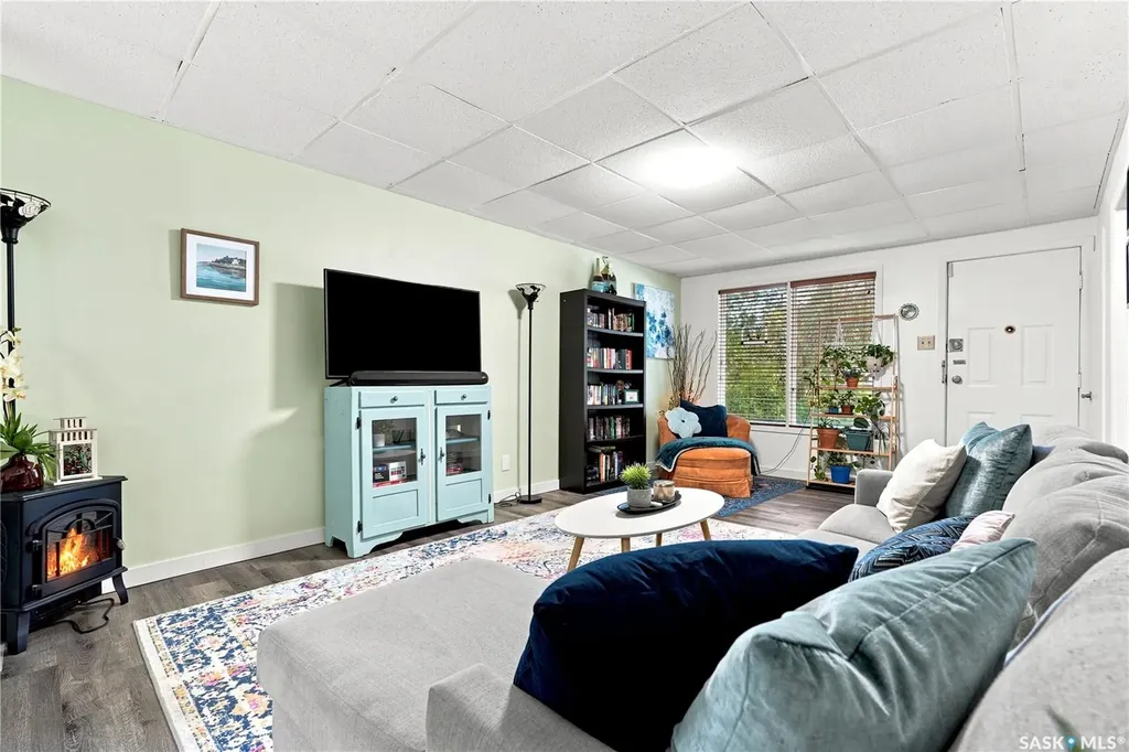 427 K Avenue N Saskatoon SK S7L 2M5