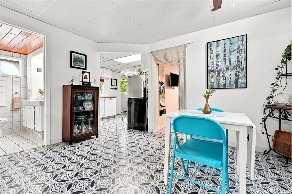 427 K Avenue N Saskatoon SK S7L 2M5