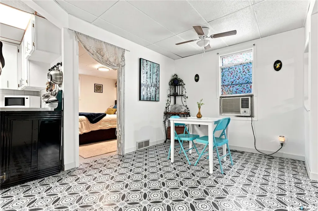 427 K Avenue N Saskatoon SK S7L 2M5