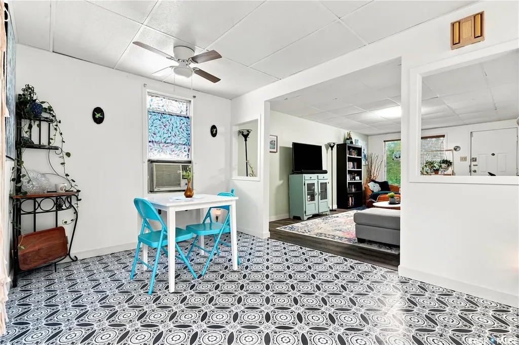 427 K Avenue N Saskatoon SK S7L 2M5