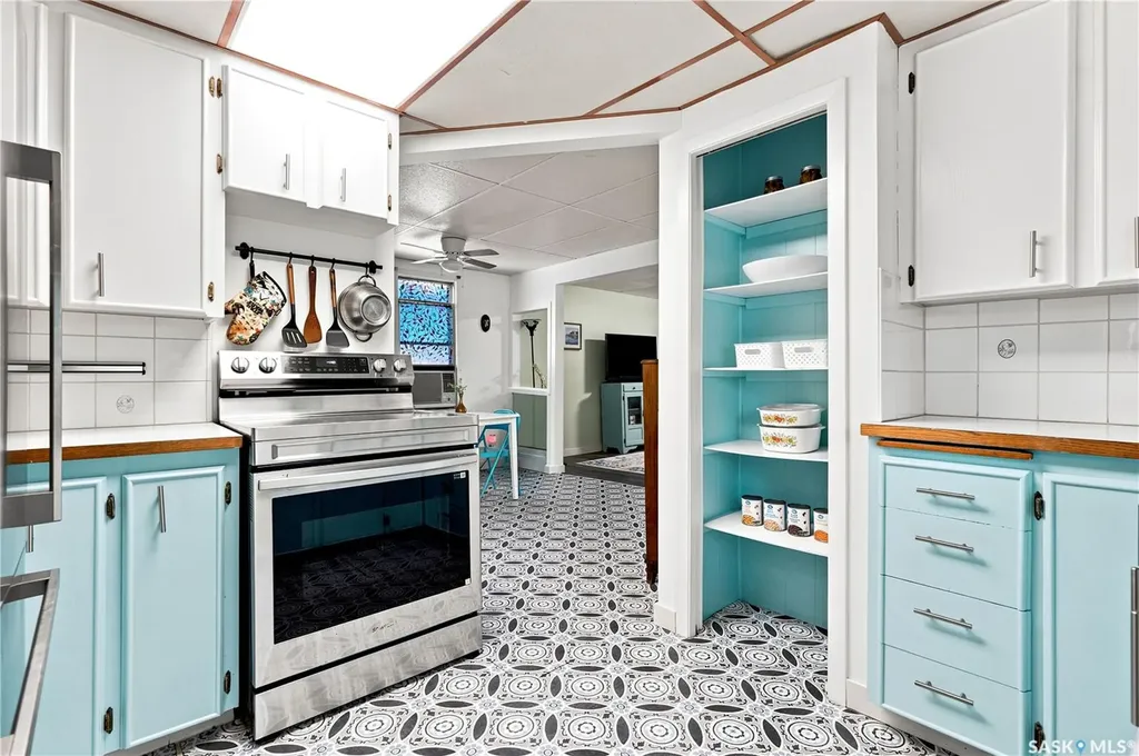 427 K Avenue N Saskatoon SK S7L 2M5