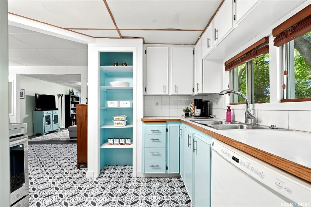 427 K Avenue N Saskatoon SK S7L 2M5