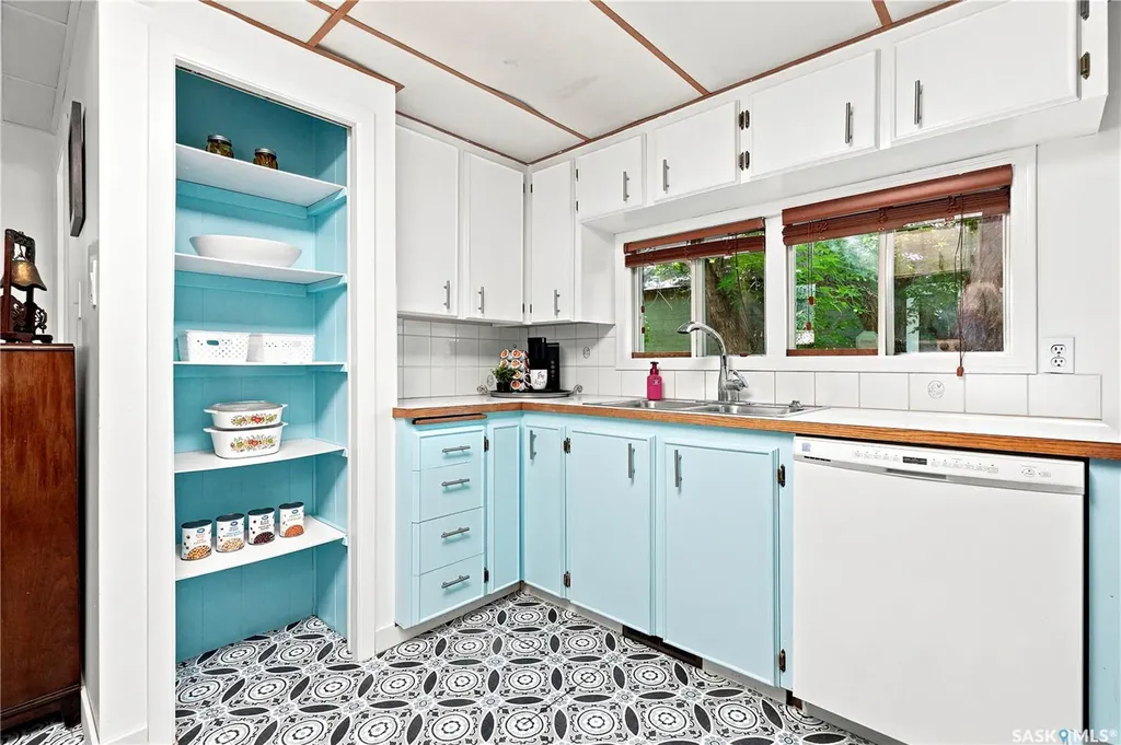 427 K Avenue N Saskatoon SK S7L 2M5