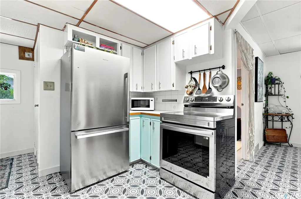 427 K Avenue N Saskatoon SK S7L 2M5