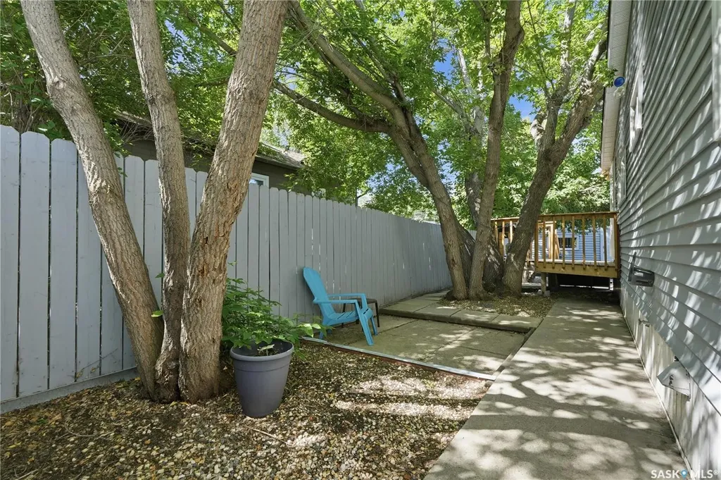 427 K Avenue N Saskatoon SK S7L 2M5