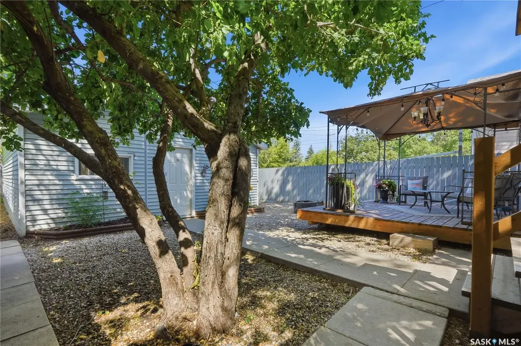 427 K Avenue N Saskatoon SK S7L 2M5