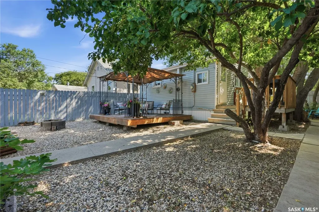 427 K Avenue N Saskatoon SK S7L 2M5