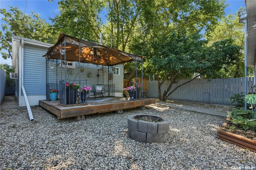 427 K Avenue N Saskatoon SK S7L 2M5