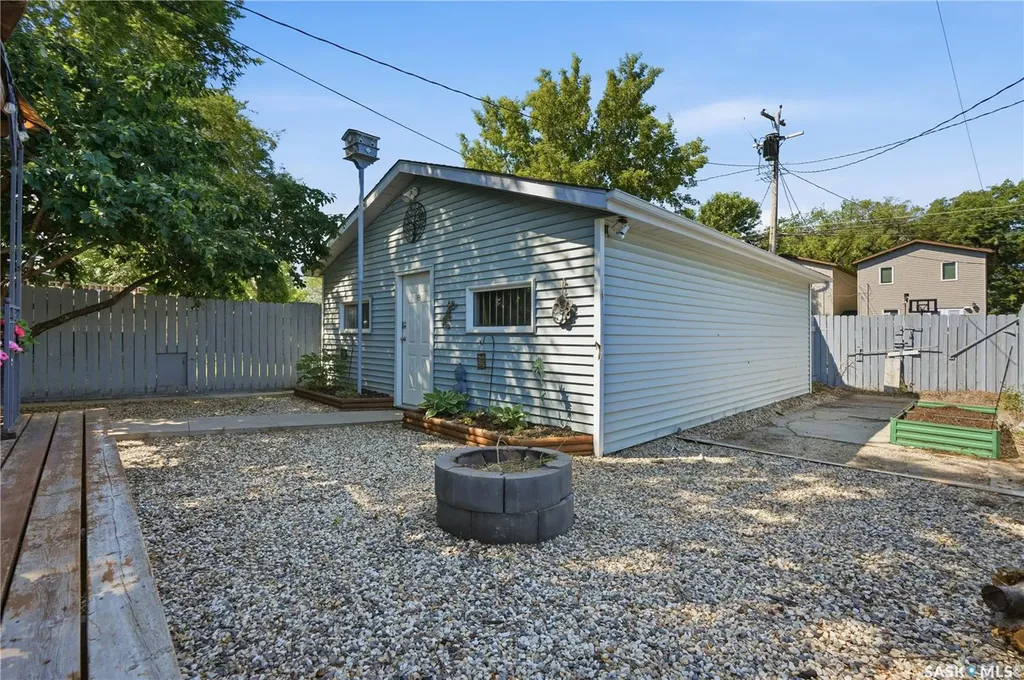 427 K Avenue N Saskatoon SK S7L 2M5