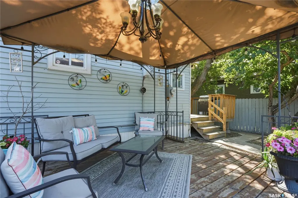 427 K Avenue N Saskatoon SK S7L 2M5