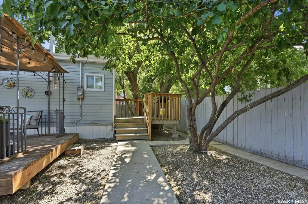 427 K Avenue N Saskatoon SK S7L 2M5