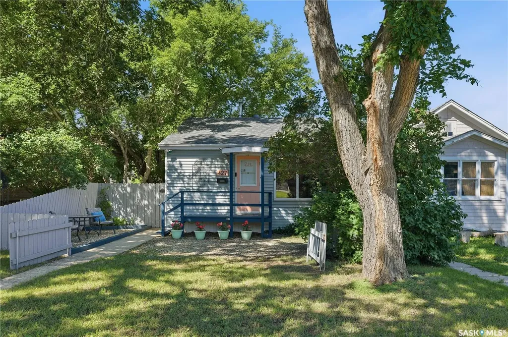 427 K Avenue N Saskatoon SK S7L 2M5
