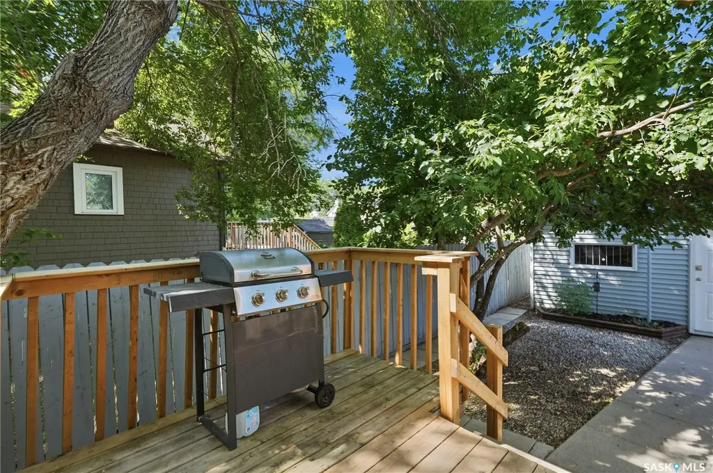 427 K Avenue N Saskatoon SK S7L 2M5