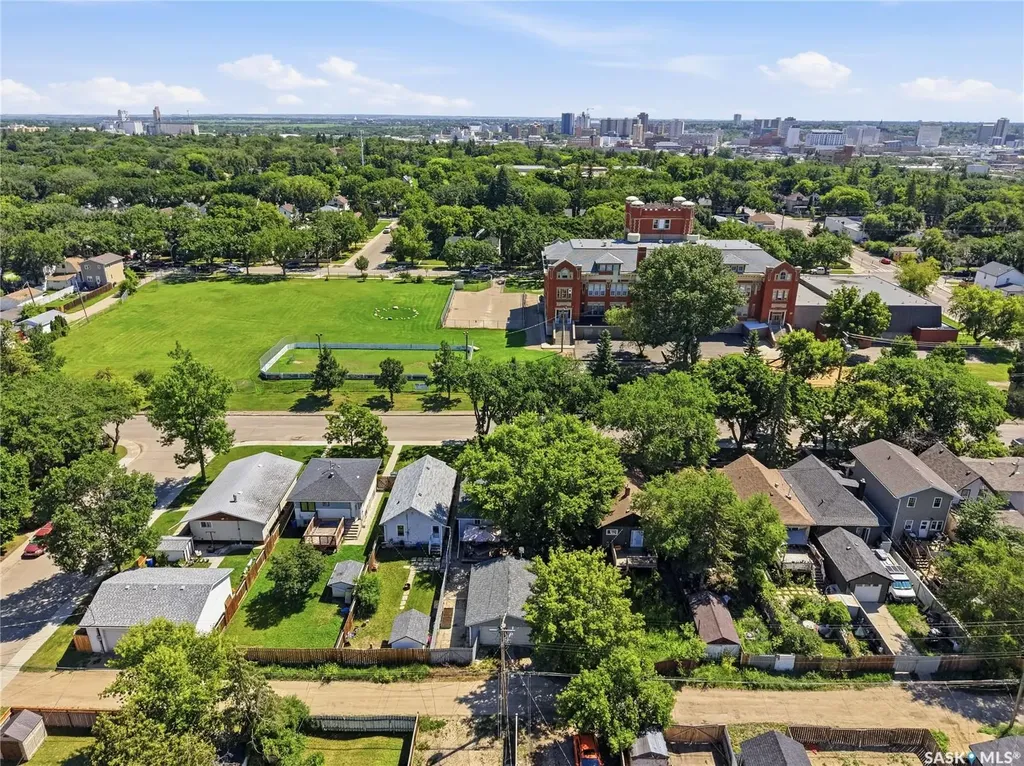 427 K Avenue N Saskatoon SK S7L 2M5