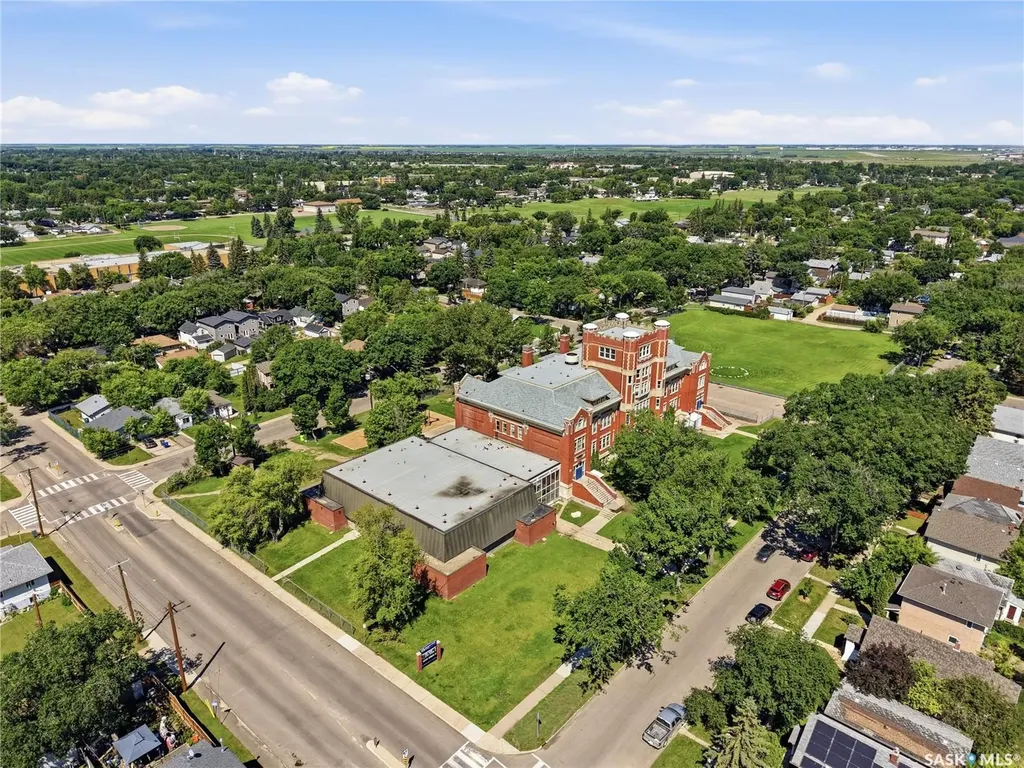 427 K Avenue N Saskatoon SK S7L 2M5