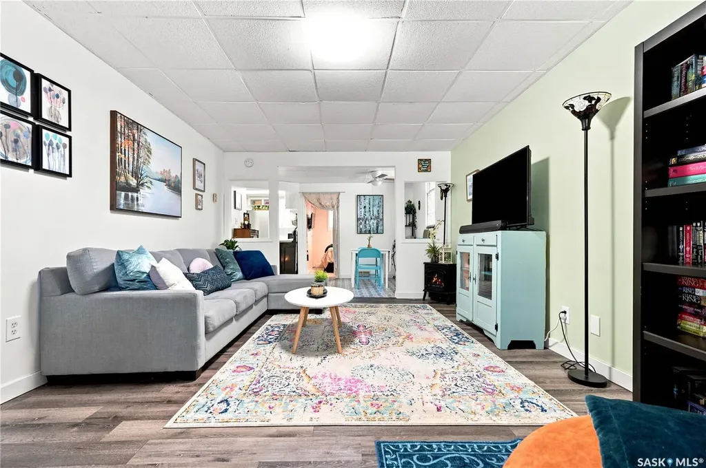 427 K Avenue N Saskatoon SK S7L 2M5