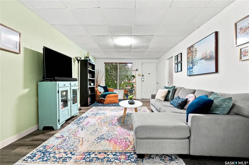 427 K Avenue N Saskatoon SK S7L 2M5
