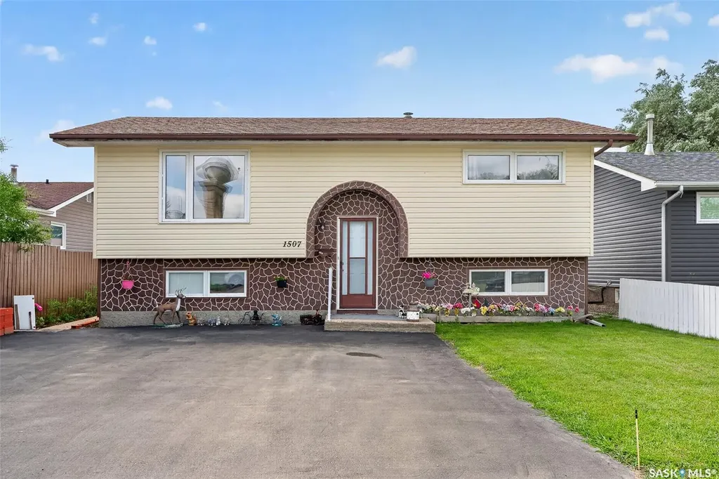 1507 Caribou Street W Moose Jaw SK S6H 7N5
