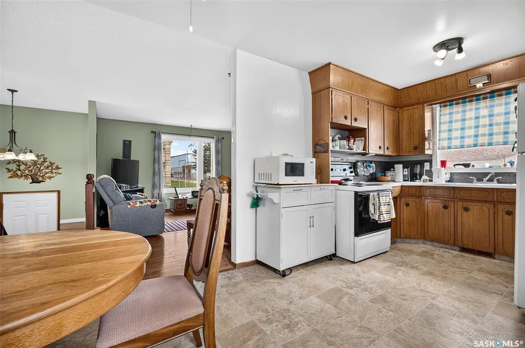 1507 Caribou Street W Moose Jaw SK S6H 7N5
