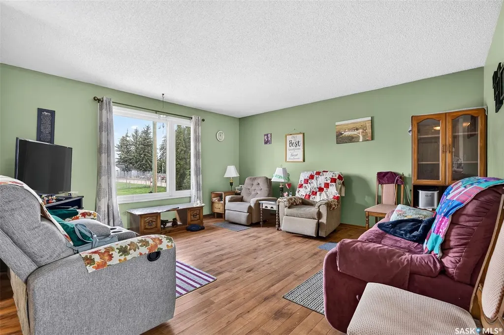 1507 Caribou Street W Moose Jaw SK S6H 7N5