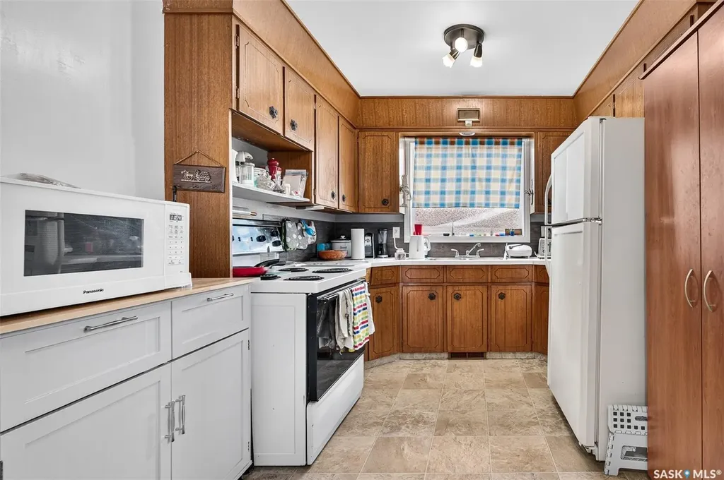 1507 Caribou Street W Moose Jaw SK S6H 7N5