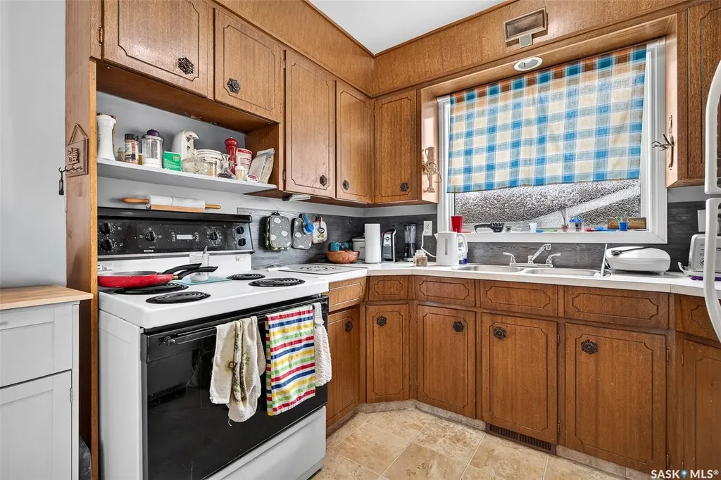 1507 Caribou Street W Moose Jaw SK S6H 7N5