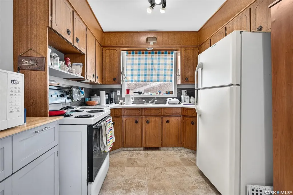 1507 Caribou Street W Moose Jaw SK S6H 7N5