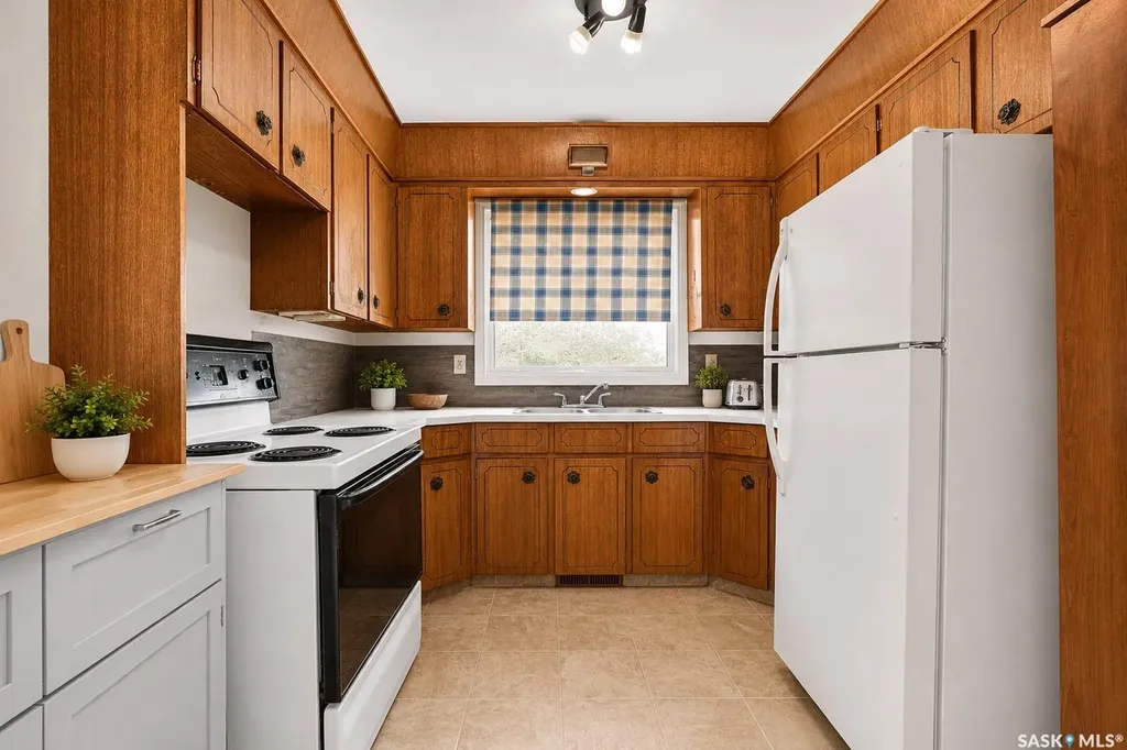 1507 Caribou Street W Moose Jaw SK S6H 7N5