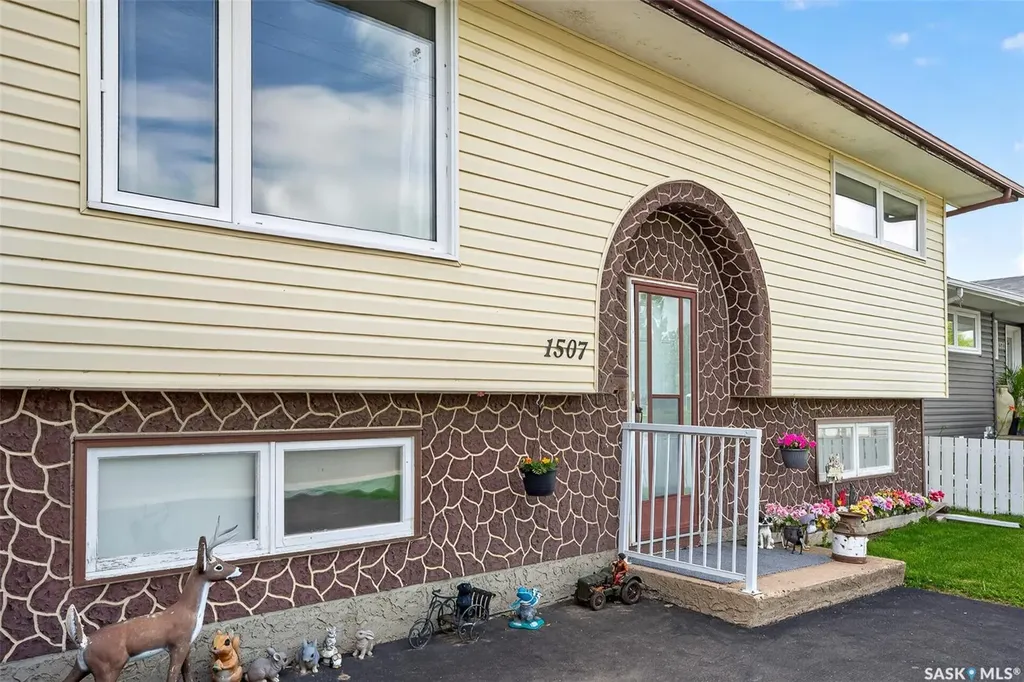 1507 Caribou Street W Moose Jaw SK S6H 7N5