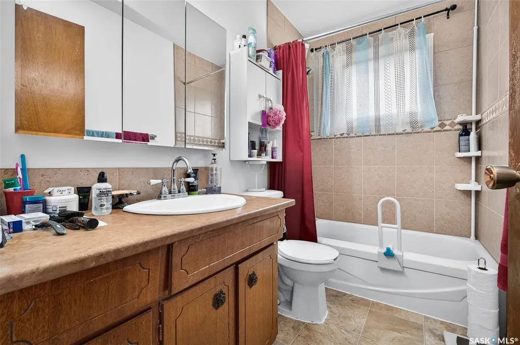 1507 Caribou Street W Moose Jaw SK S6H 7N5