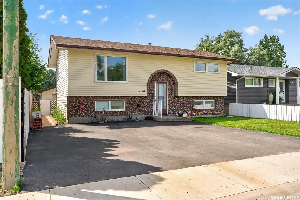 1507 Caribou Street W Moose Jaw SK S6H 7N5
