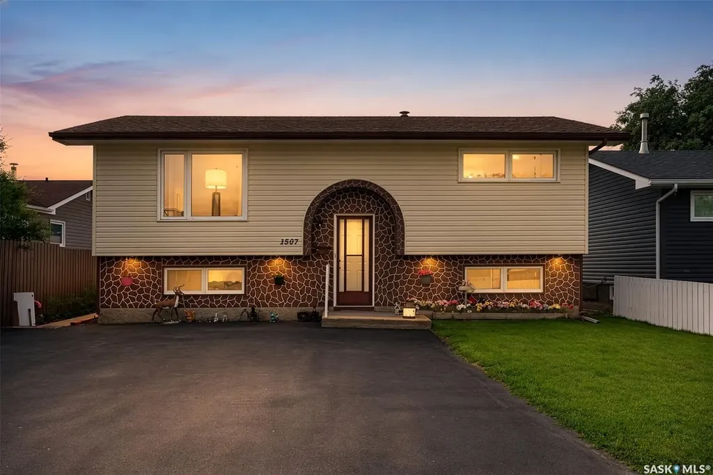 1507 Caribou Street W Moose Jaw SK S6H 7N5