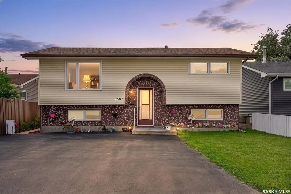 1507 Caribou Street W Moose Jaw SK S6H 7N5