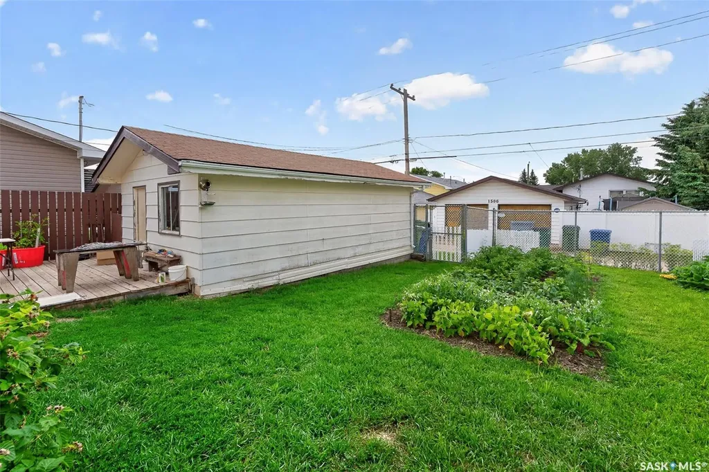 1507 Caribou Street W Moose Jaw SK S6H 7N5