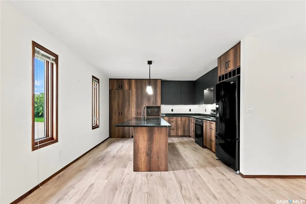539 Emmeline Key Saskatoon SK S7J 5G8