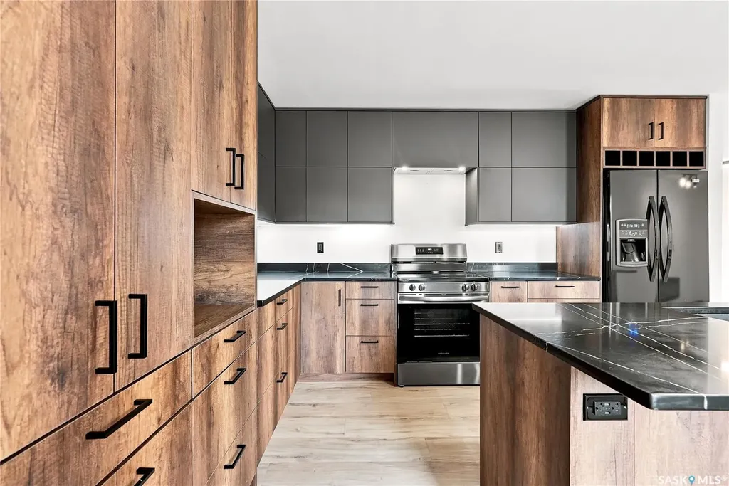 539 Emmeline Key Saskatoon SK S7J 5G8
