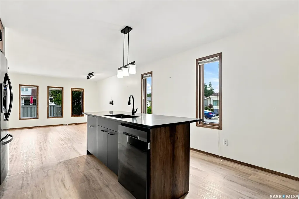 539 Emmeline Key Saskatoon SK S7J 5G8