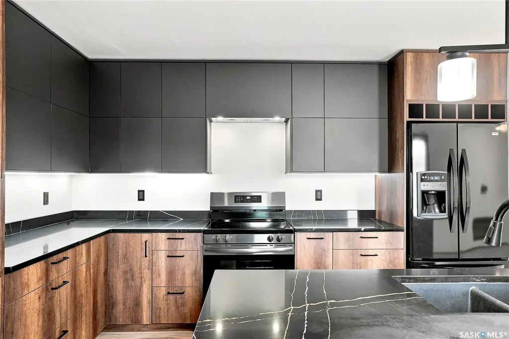 539 Emmeline Key Saskatoon SK S7J 5G8