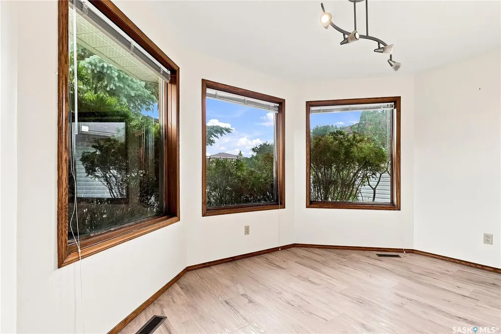 539 Emmeline Key Saskatoon SK S7J 5G8