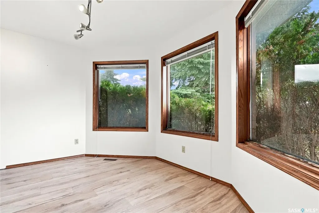 539 Emmeline Key Saskatoon SK S7J 5G8