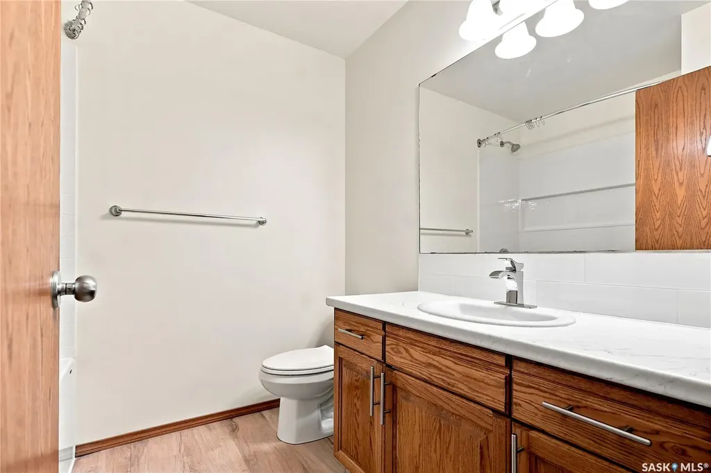 539 Emmeline Key Saskatoon SK S7J 5G8
