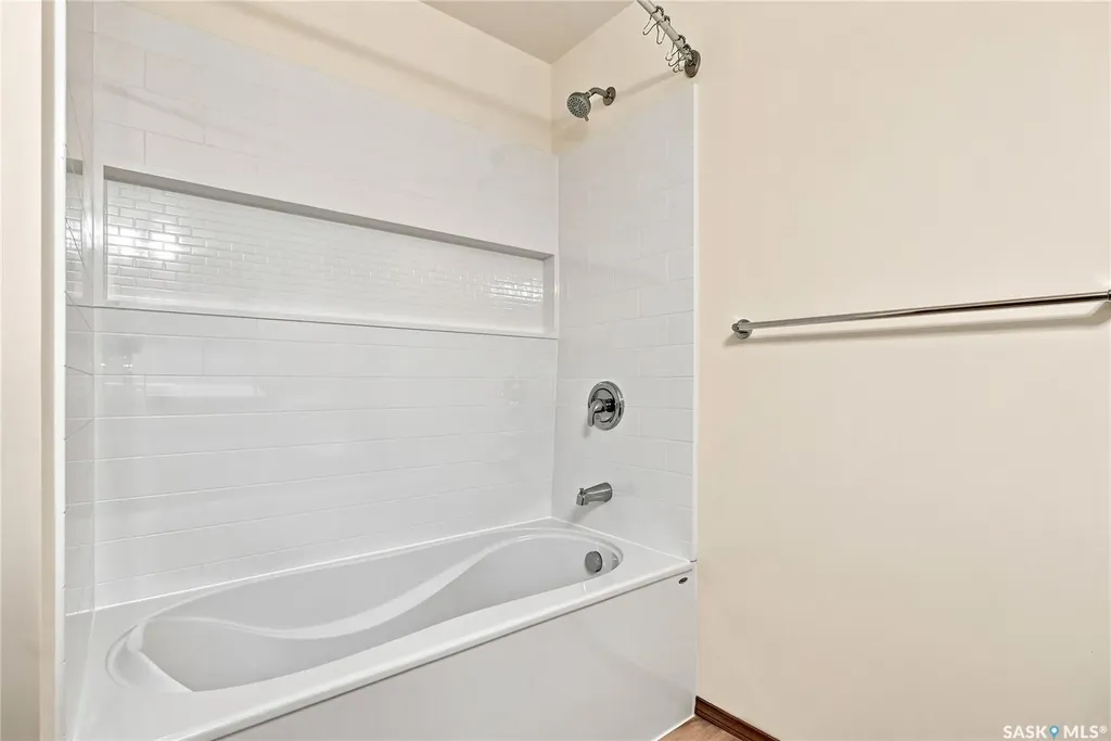 539 Emmeline Key Saskatoon SK S7J 5G8