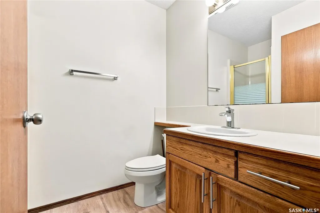 539 Emmeline Key Saskatoon SK S7J 5G8